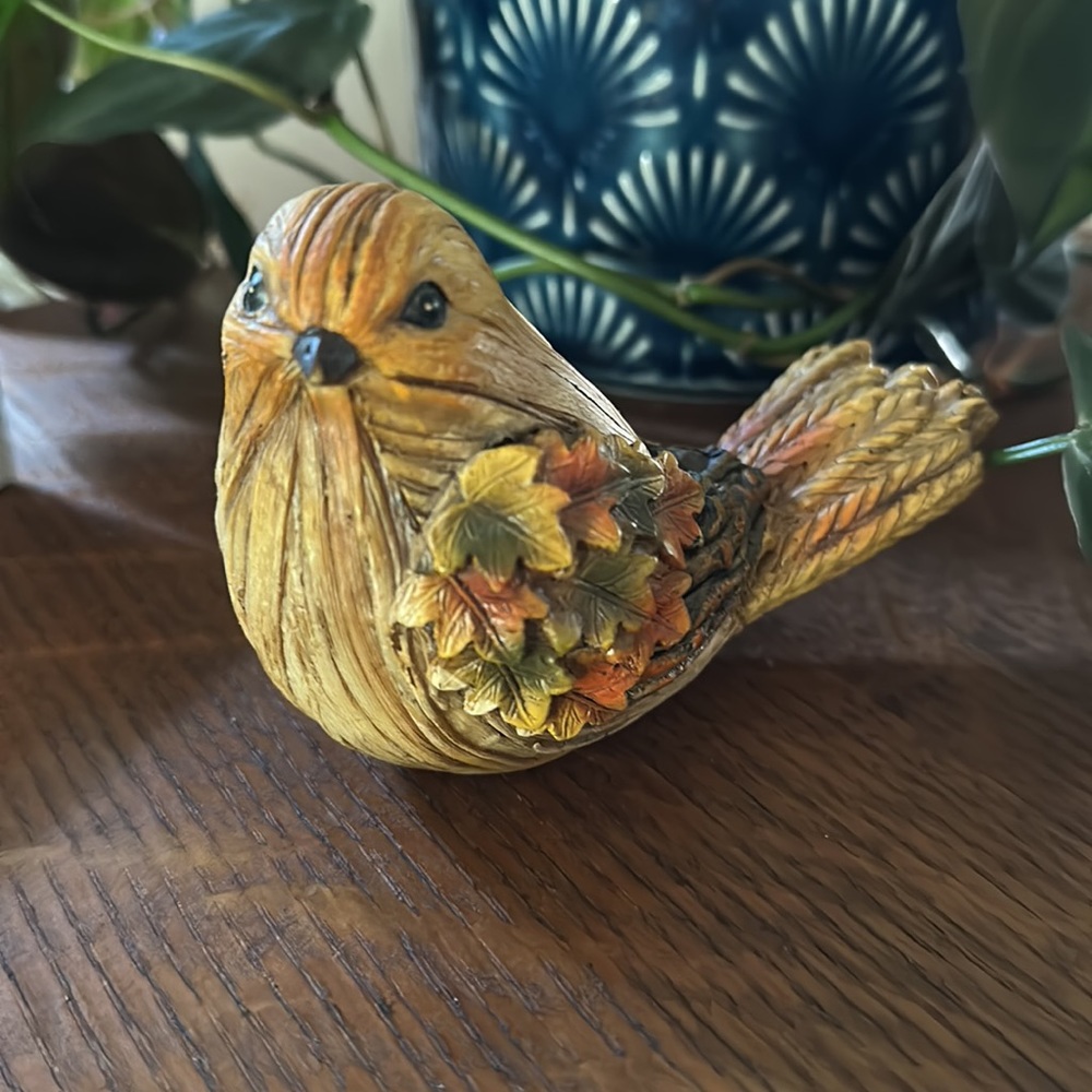 Sweet little Resin Bird Figurine - EUC